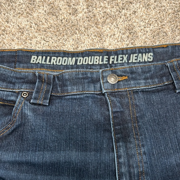 Duluth Trading Co lMen's Ballroom Double Flex Relaxed Fit Jeans 46x30 - Picture 5 of 7